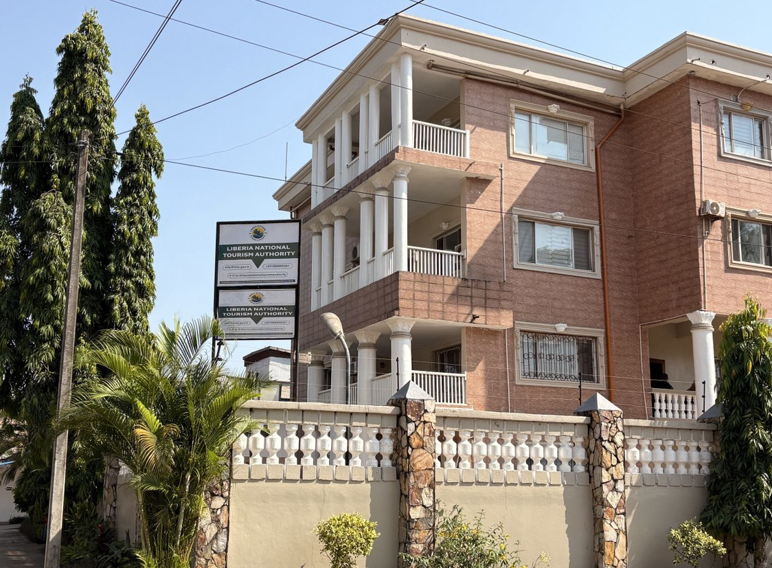 photo_6003363239355419580_y